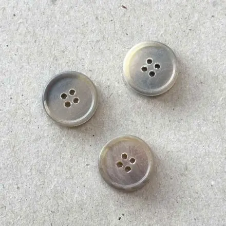 Guziki rogowe szare 18 mm 1 szt.