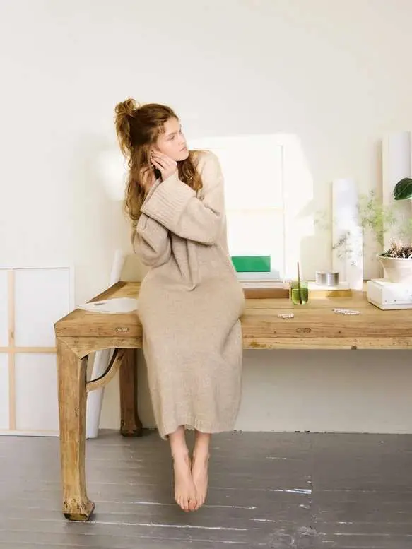 Molly Dress 2502-04 zestaw wzór na druty z włóczką