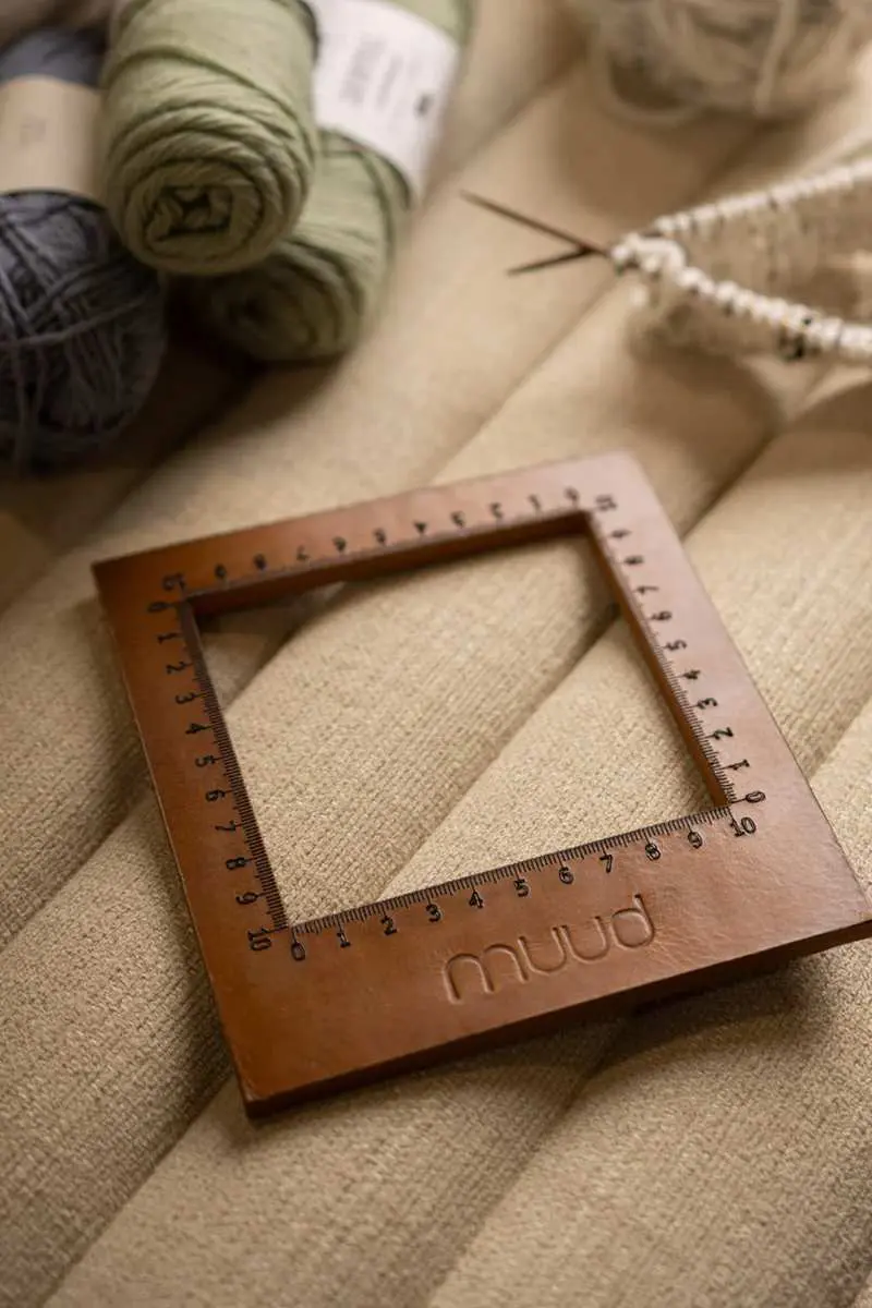 Skórzana miarka dziewiarska Dana Muud