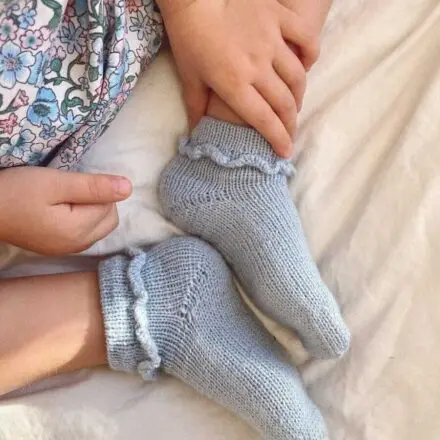 PetiteKnit wzory Ruffle Socks Junior