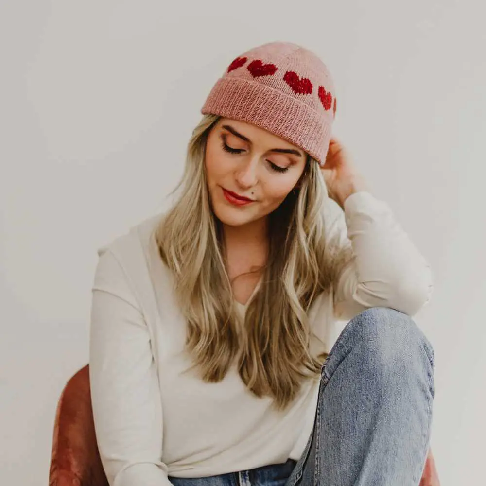 Czapka SUKI wzór z włóczką