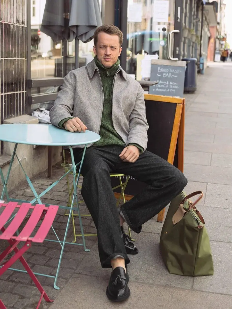 Tarjei Sweater 25-04 wzór na druty z włóczką