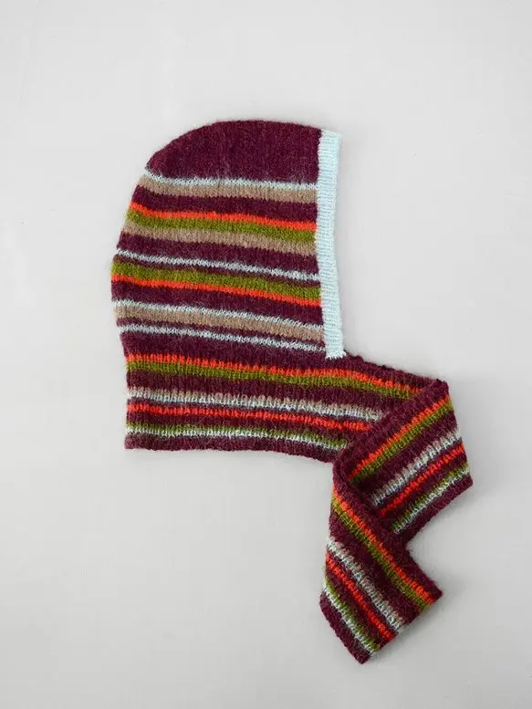 Snuggle Hood 2507-11b wzór na druty z włóczką