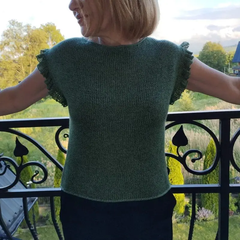 Bluzka Forest wzór na druty z włóczką Trio 1 i Trio 2 marki Isager