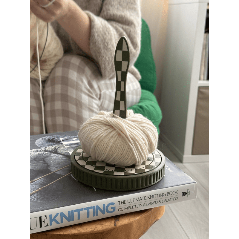 The Knitting Box Spin Buddy Szach-mat