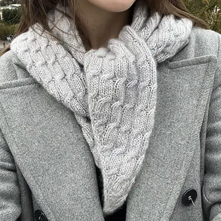 Wzór na druty z włóczką Cozybiella szal z kaszmiru