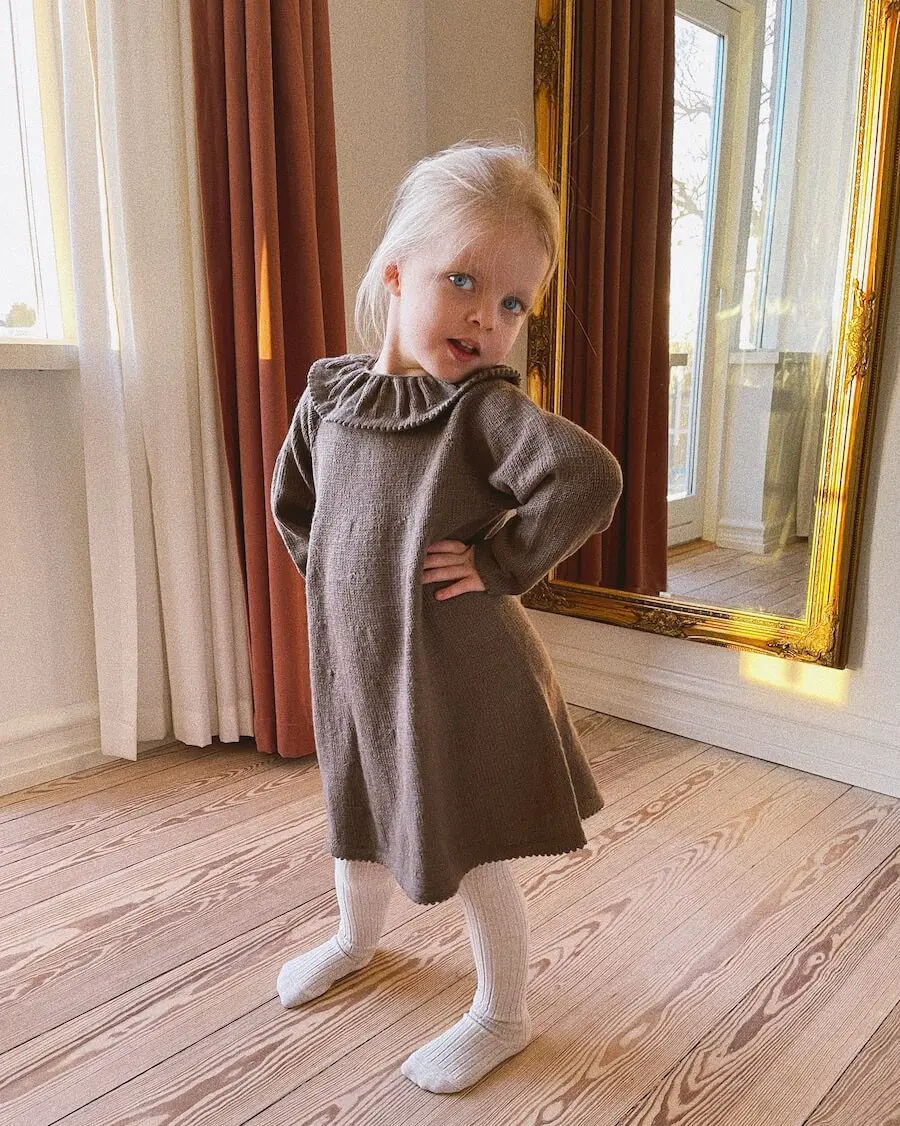 PetiteKnit Dagmar's Dress wzór na druty na sukienkę dla dziewczynki