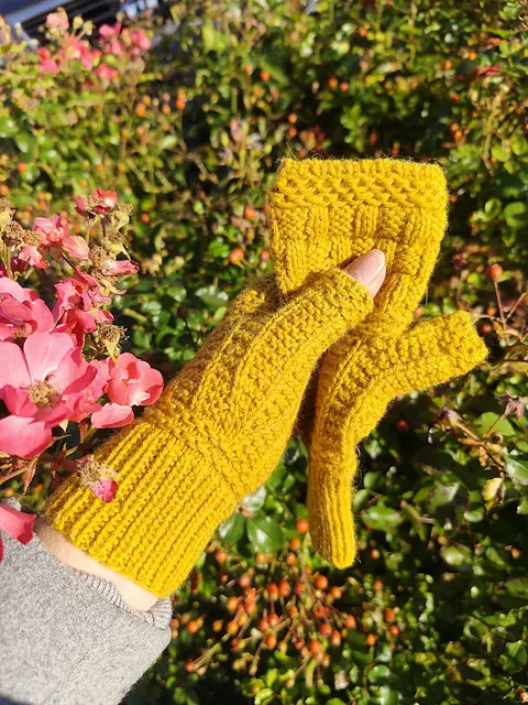 Mix It Up Mittens wzór na druty z włóczką Sayama Pascuali