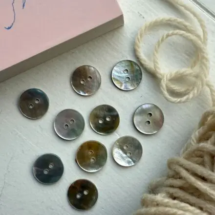 PetiteKnit guziki perłowe