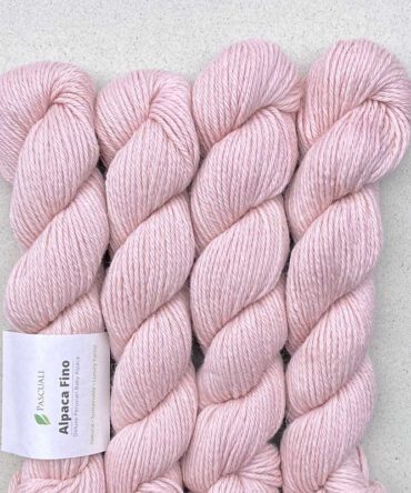 Włóczka z alpaki Alpaca Fino delikatna i przyjemna w dotyku kolor 61