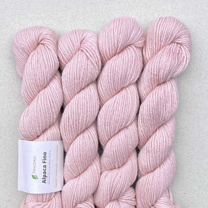 Włóczka z alpaki Alpaca Fino delikatna i przyjemna w dotyku kolor 61