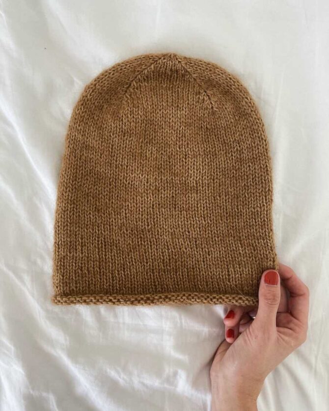 PetiteKnit Baggy Hat wzór dziewiarski prosta czapka z włóczki wełnianej z włóczki moherowej