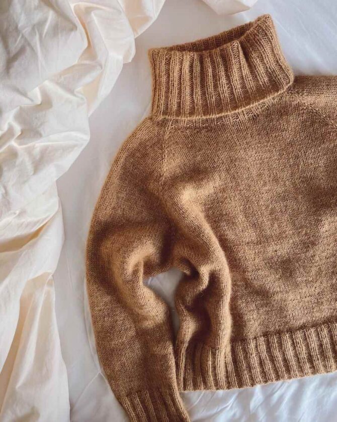 PetiteKnit wzory Caramel Sweater wzór swetra z raglanem do robienia na drutach