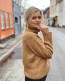 PetiteKnit wzory Caramel Sweater wzór swetra z raglanem do robienia na drutach