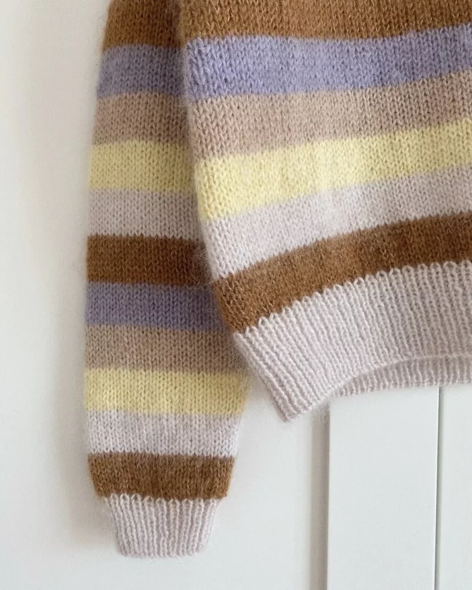 PetiteKnit wzory Aros Sweater wzór na sweter w paski do robienia na drutach