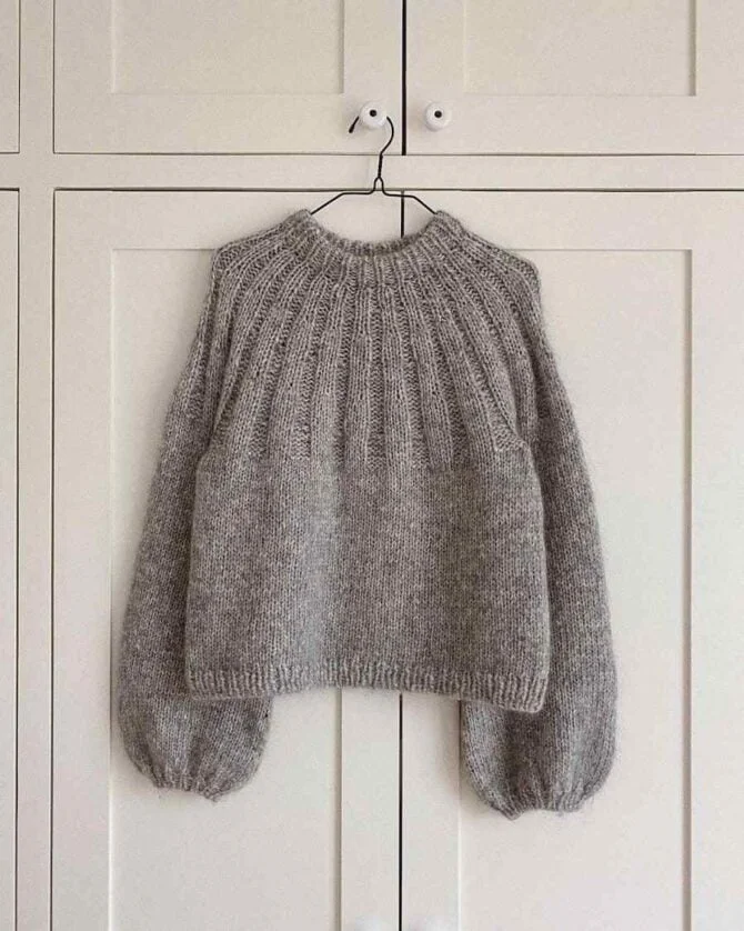 PetiteKnit wzory Sunday Sweater wzór na druty gruby sweter z długim rękawem