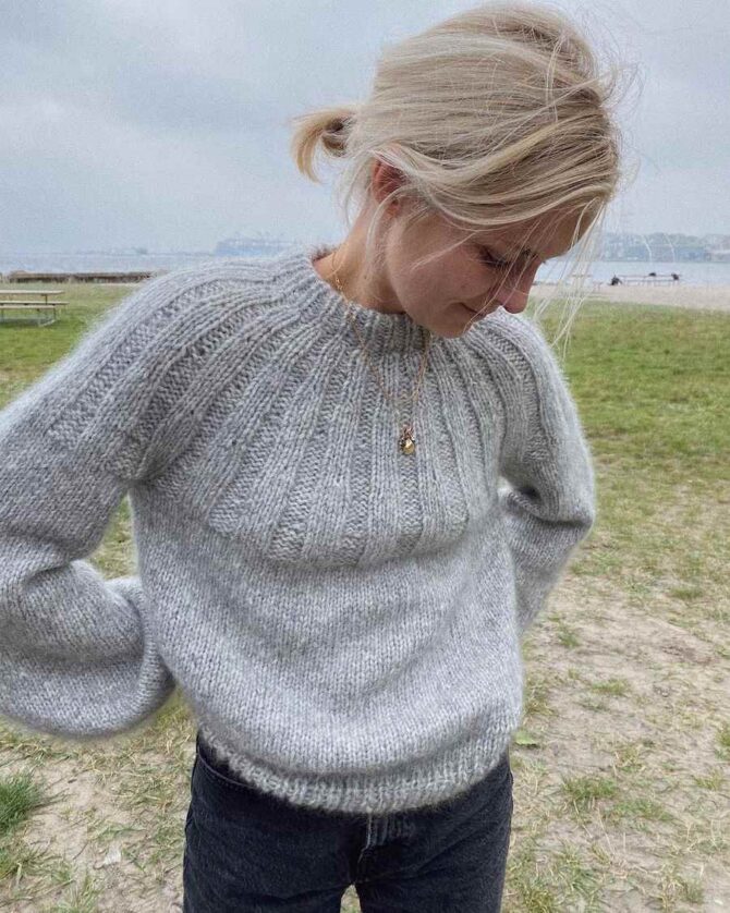 PetiteKnit wzory Sunday Sweater wzór na druty gruby sweter z długim rękawem