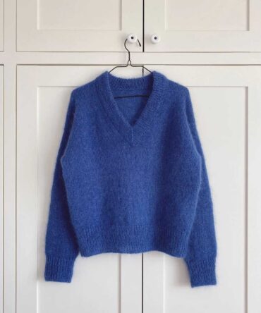 PetiteKnit Stockholm Sweater V-neck sweter moherkowy