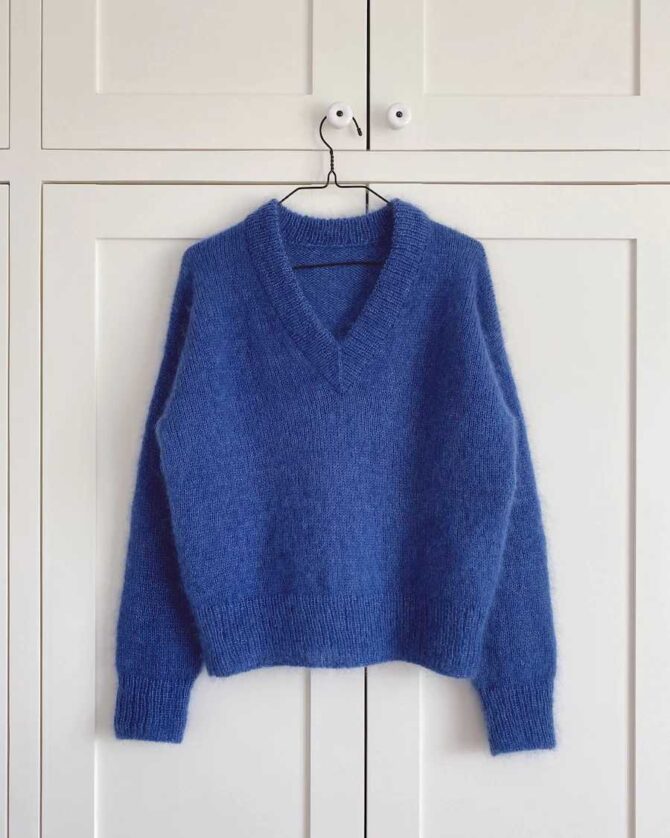 PetiteKnit Stockholm Sweater V-neck sweter moherkowy