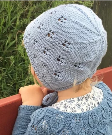 PetiteKnit wzory Rigmor Bonnet wzór na czapkę dziecięcą do robienia na drutach