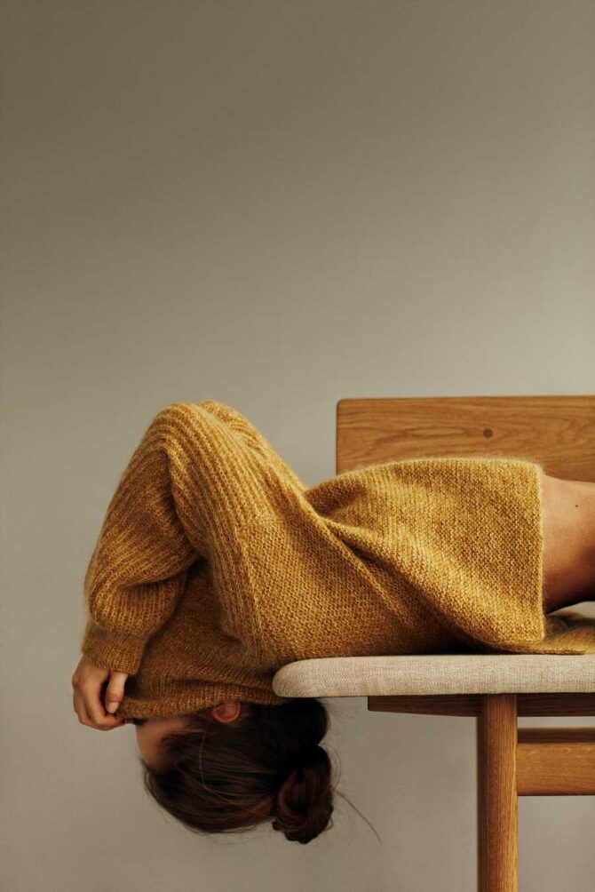 Sweter Windy Helga Isager to piękna propozycja z włóczki Spinni oraz Silk Mohair marki Isager.