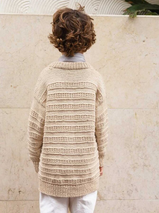 Fillip Sweater Junior 2405-04 Sandnes Garn sweter dla dziecka w strukturalny wzór