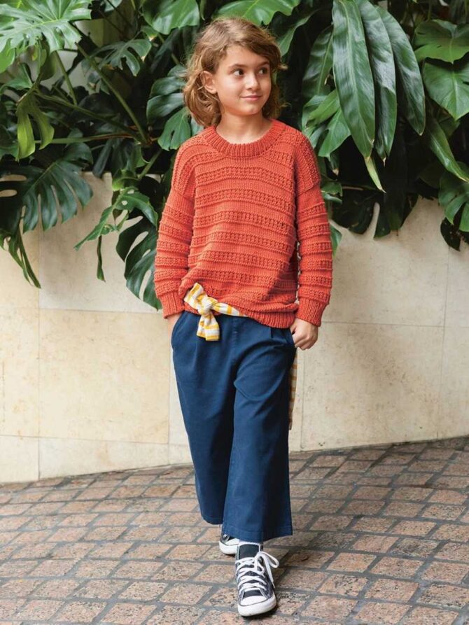 Fillip Sweater Junior 2405-04 Sandnes Garn sweter dla dziecka w strukturalny wzór pomarańczowy