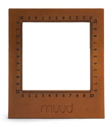 Miernik dziewiarski Dana Muud kolor brązowy, miarka do mierzenia próbek dziewiarskich 10x10 cm
