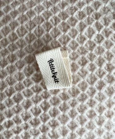 Składana metka z logo Petite Knit bawełniana