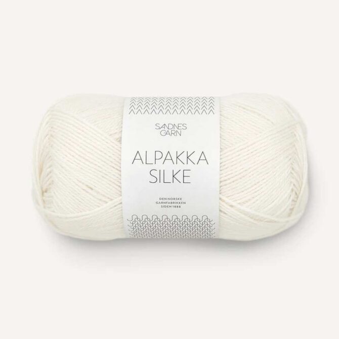 Sandnes Garn Alpakka Silke kolor 1002 delikatna włóczka, która łączy w sobie alpakę oraz jedwab morwowy.