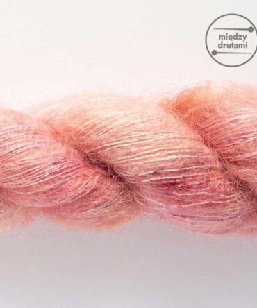 Woollala KidSilk Lace Emma Speckled delikatny moher w ciepłym kolorze brzoskwini z delikatnym nakrapianiem