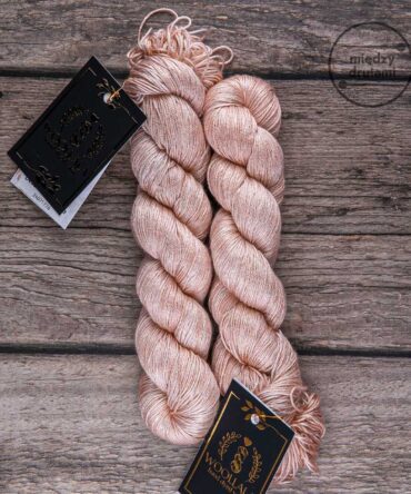 Dester Sand Pink Woollala Pure Silk 100 ręcznie farbowany jedwab morwowy