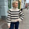 PetiteKnit Key Sweater wzór na druty według, którego samodzielnie wykonasz sweter w paski z włóczki Peer Gynt wełna norweska w połączeniu z ALpakka Folgetrad wzór na druty PetiteKnit po polsku