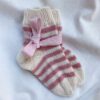 PetiteKnit Everyday Socks Junior wzór na druty na skarpetki dla dziecka z włóczki Sunday Sandnes Garn lub dwolnej włóczki skarpetkowej.