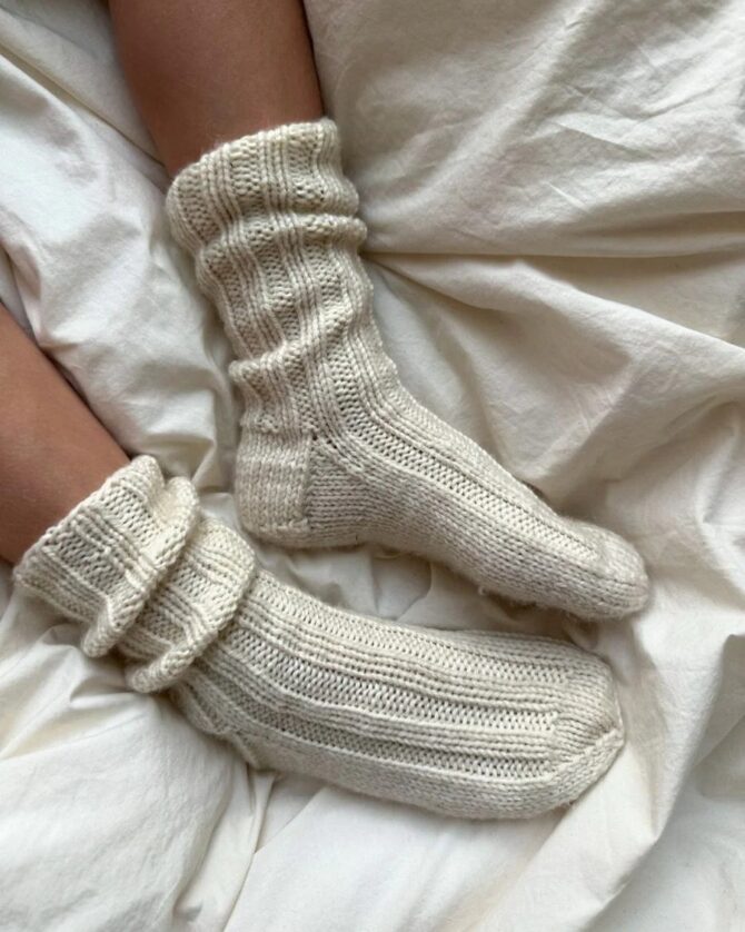 PetiteKnit Sunday Socks Junior to wzór na druty, według którego wydziergasz skarpetki dla dziecka z włóczki Double Sunday lub Perfect Sandnes Garn