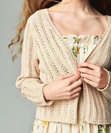 Lavender Cardigan darmowy wzór na druty Sandnes Garn z włóczki Mandarin Petit 3011