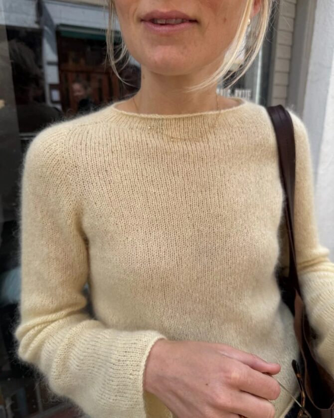 PettieKnit Ivy Blouse wzór na druty na moherowy sweter mgiełka