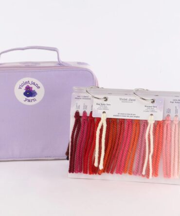 Oxford Punch Needle próbnik kolorów włóczek jednlotych Violet Jane Yarn w eleganckim etui haft pętelkowy