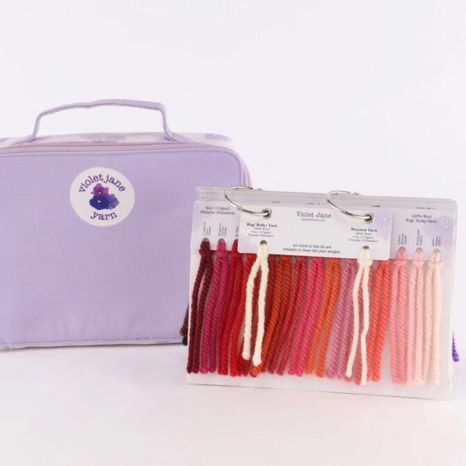 Oxford Punch Needle próbnik kolorów włóczek jednlotych Violet Jane Yarn w eleganckim etui haft pętelkowy