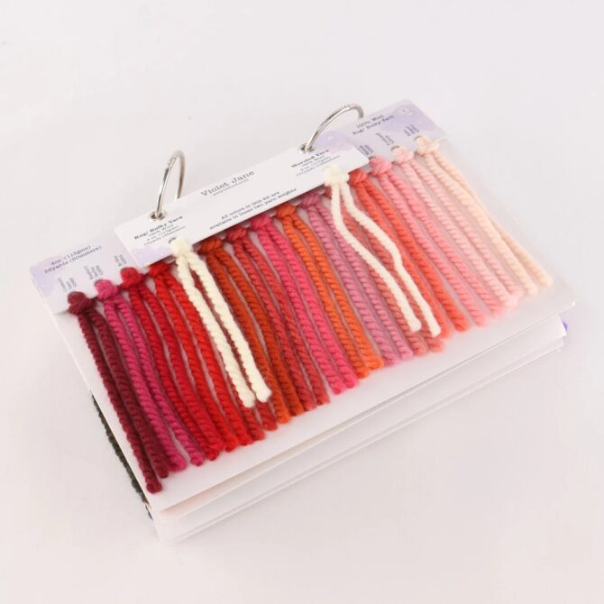 Oxford Punch Needle próbnik kolorów włóczek jednlotych Violet Jane Yarn w eleganckim etui haft pętelkowy