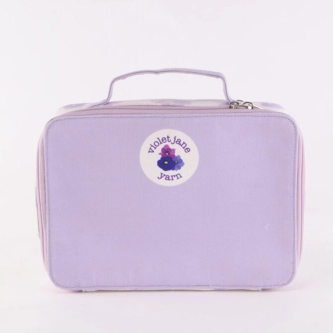 Oxford Punch Needle próbnik kolorów włóczek jednlotych Violet Jane Yarn w eleganckim etui haft pętelkowy