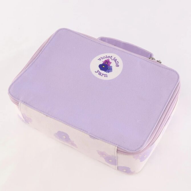 Oxford Punch Needle próbnik kolorów włóczek jednlotych Violet Jane Yarn w eleganckim etui haft pętelkowy