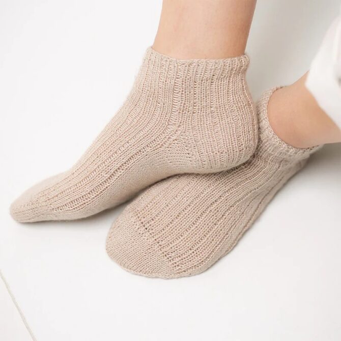 Wzór na druty z włóczką Pinta marki Pascuali skarpetki Striped Ankle Socks