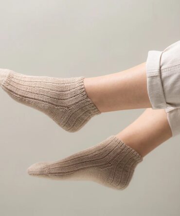 Wzór na druty z włóczką Pinta marki Pascuali skarpetki Striped Ankle Socks