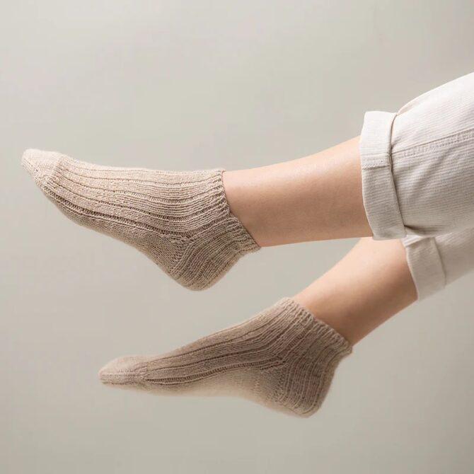 Wzór na druty z włóczką Pinta marki Pascuali skarpetki Striped Ankle Socks