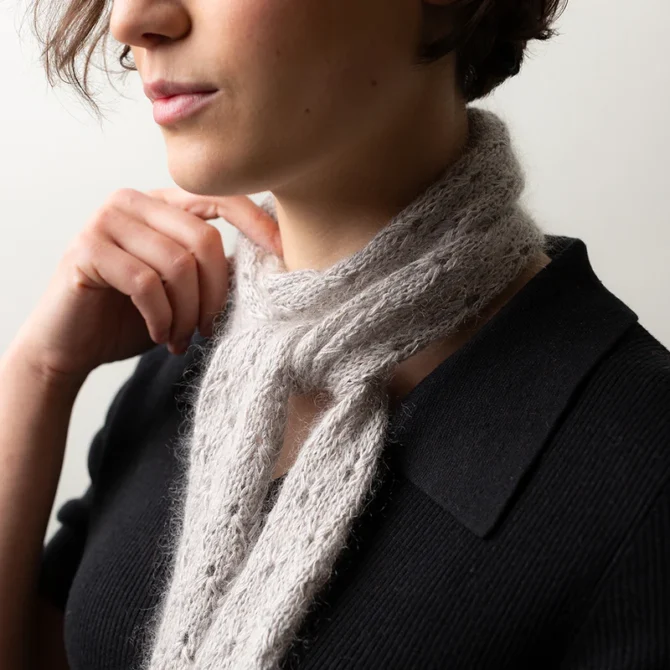 Pascuali wzór na druty z włóczką Arctic Pearl i Mohair Bliss Tide Eyelets Scarf