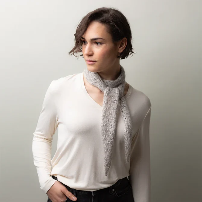 Pascuali wzór na druty z włóczką Arctic Pearl i Mohair Bliss Tide Eyelets Scarf