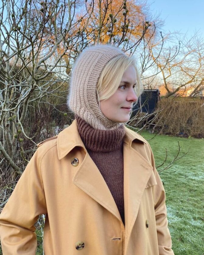 PetiteKnit November Balaclava wzór na druty na kominiarkę z włóczki Peer Gynt i Tynn Silk Mohair Sandnes Garn