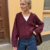 PetiteKnit Scarlet Cardigan wzór na druty na rozpinany sweter z włóczki Double Sunday
