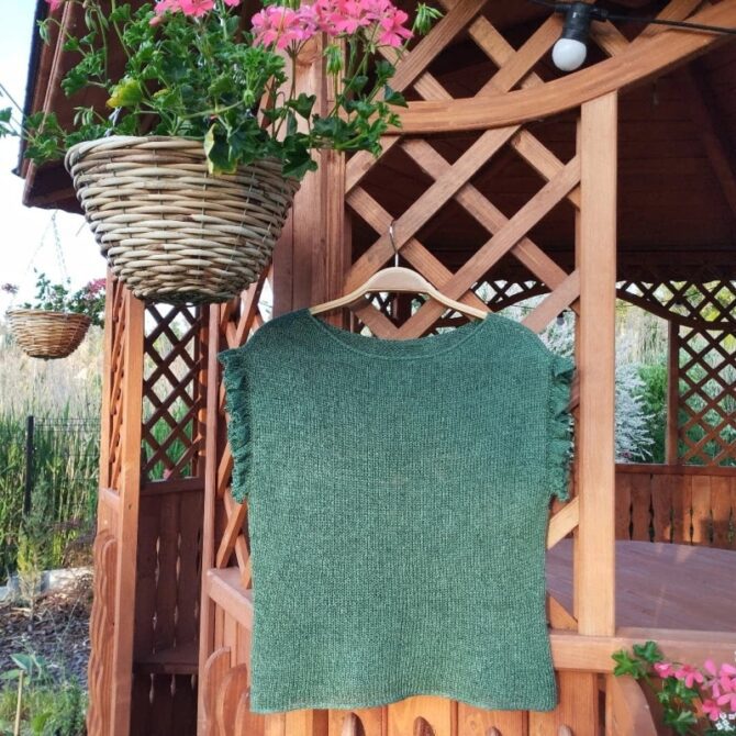 Wzór na druty z włóczką Bluzka Forest Tatika Knitting Design z włóczki Trio 1 i Trio 2 marki Isager